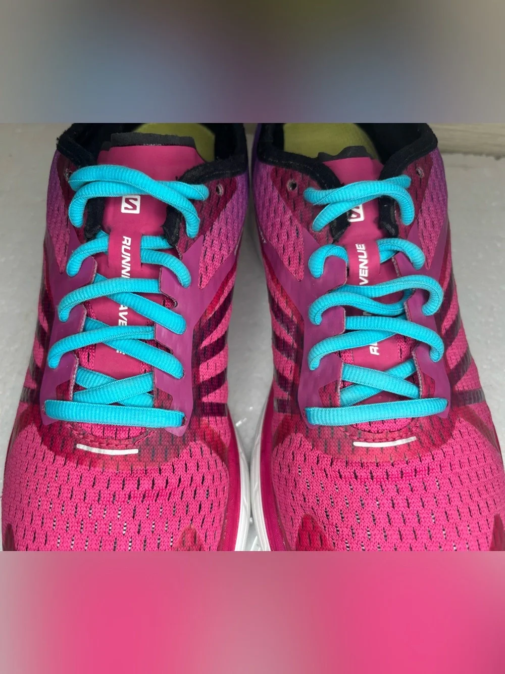 Salomon Women's Running Avenue Athletic Shoes with Turquoise Laces Size 8.5